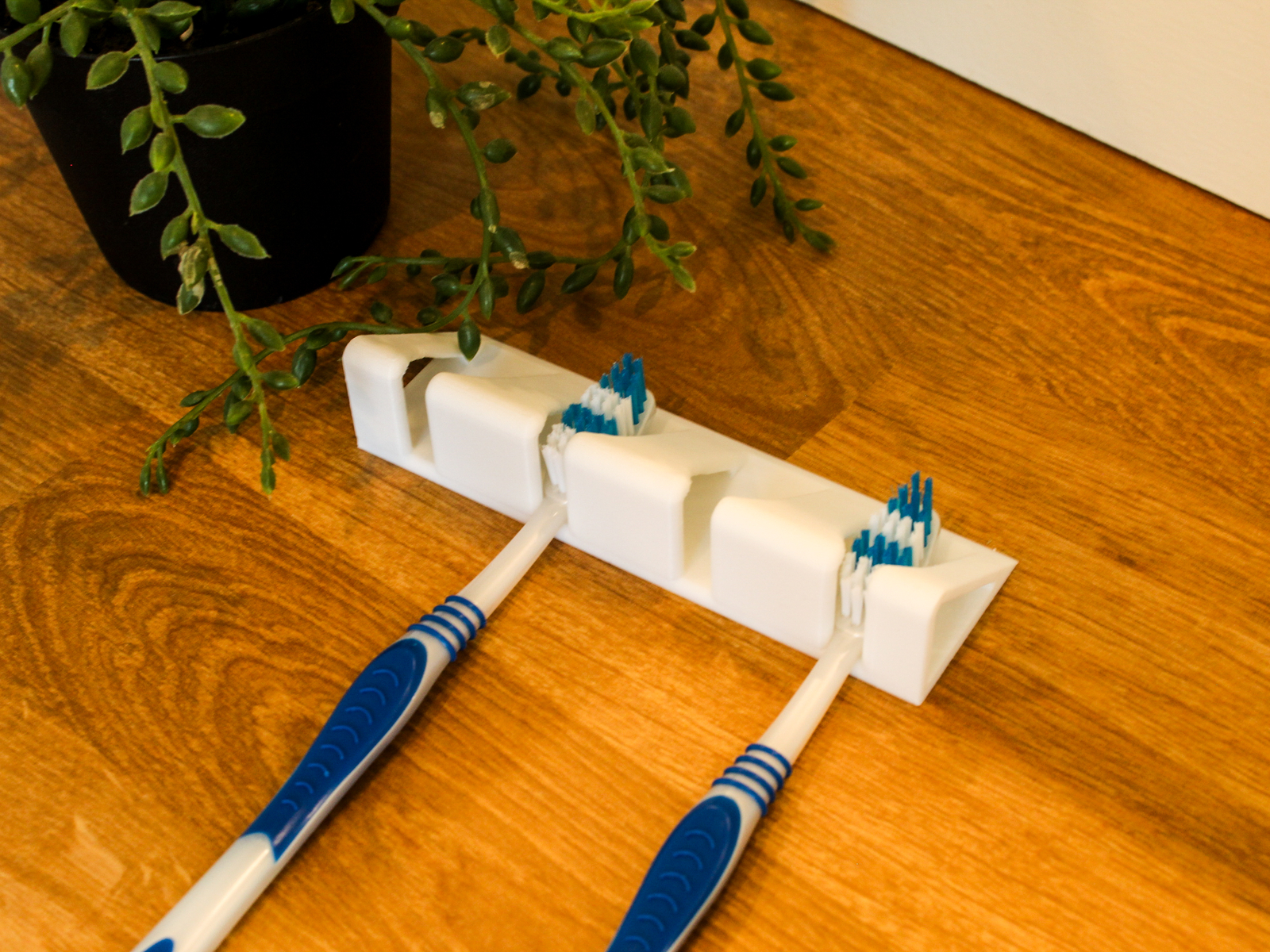 Toothbrush4Hanger – Space-Saving Bathroom Organizer for Toothbrushes