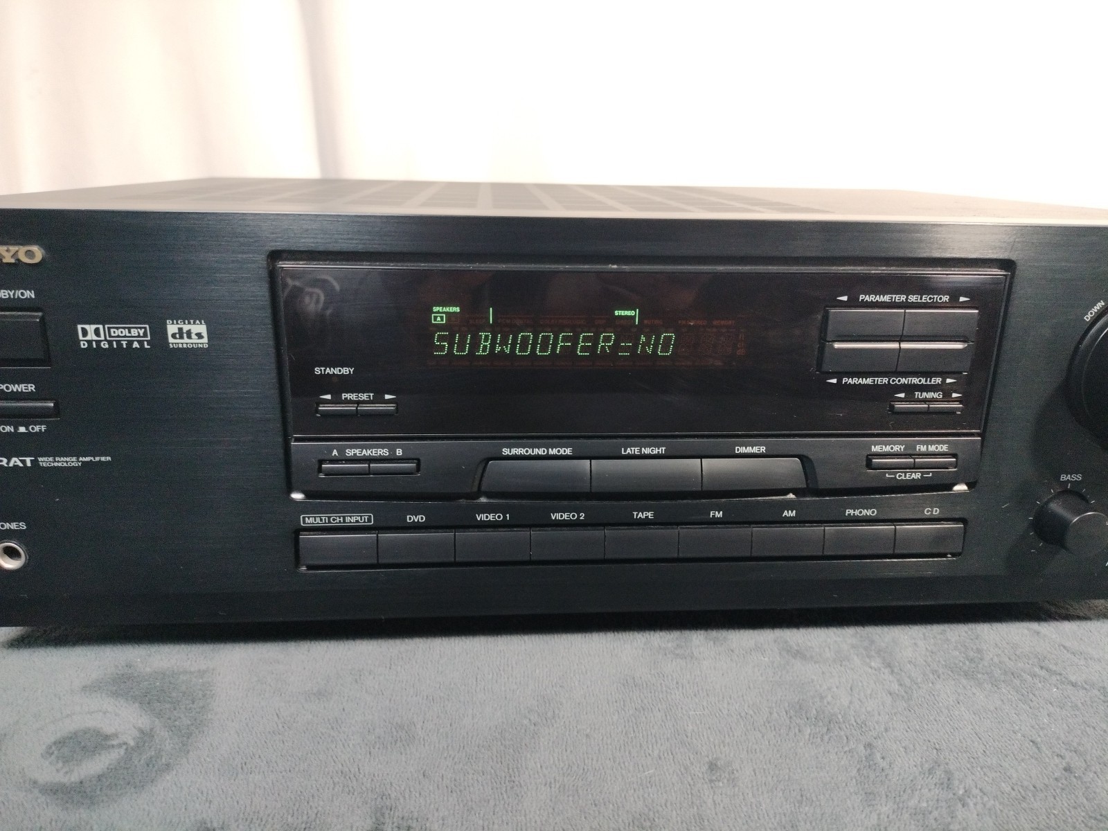Onkyo TX-DS484 AV Receiver Works Perfectly. No Remote