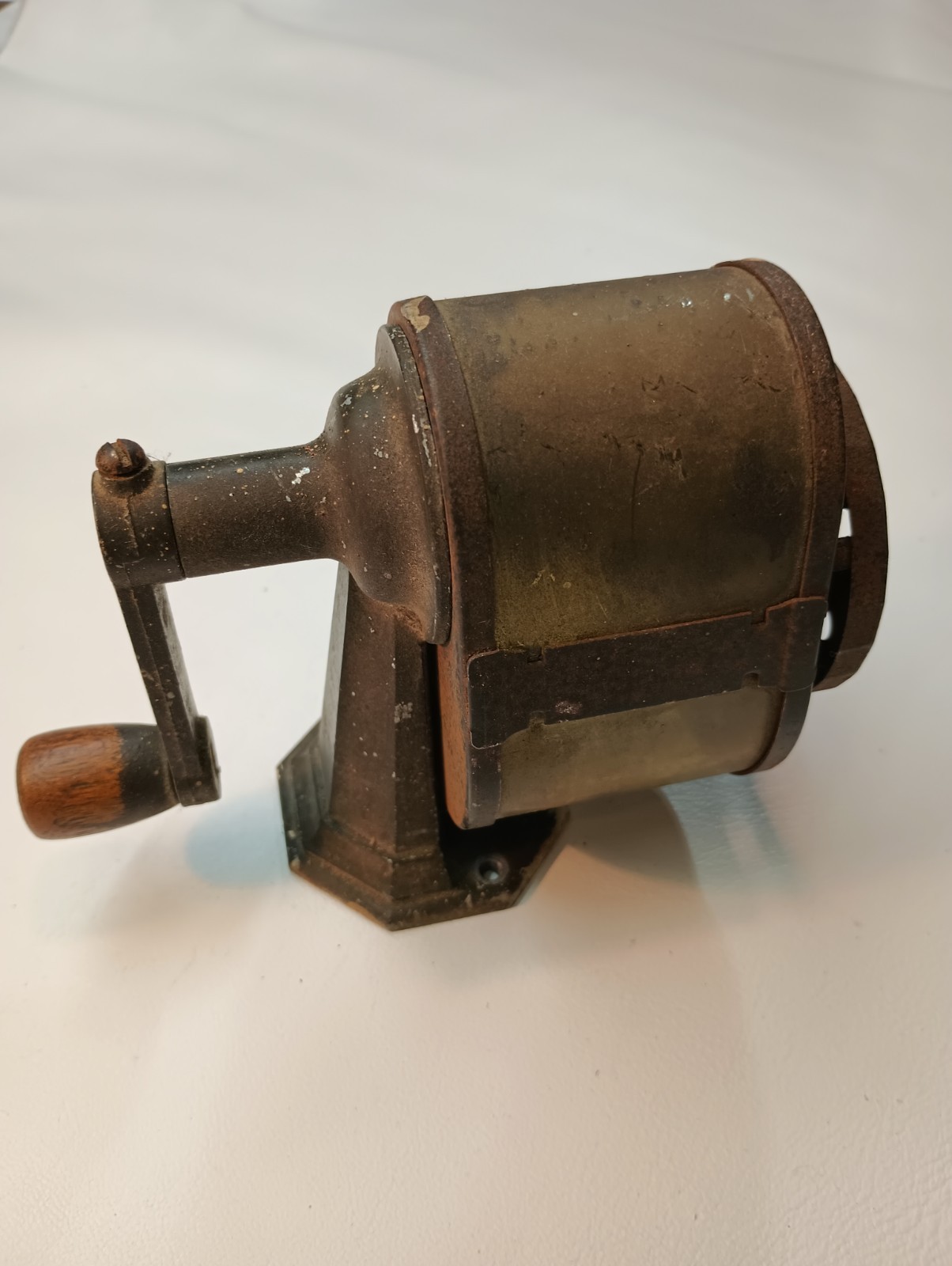 Apsco Giant Vintage Automatic Pencil Sharpener Division V, Made in Chicago, USA