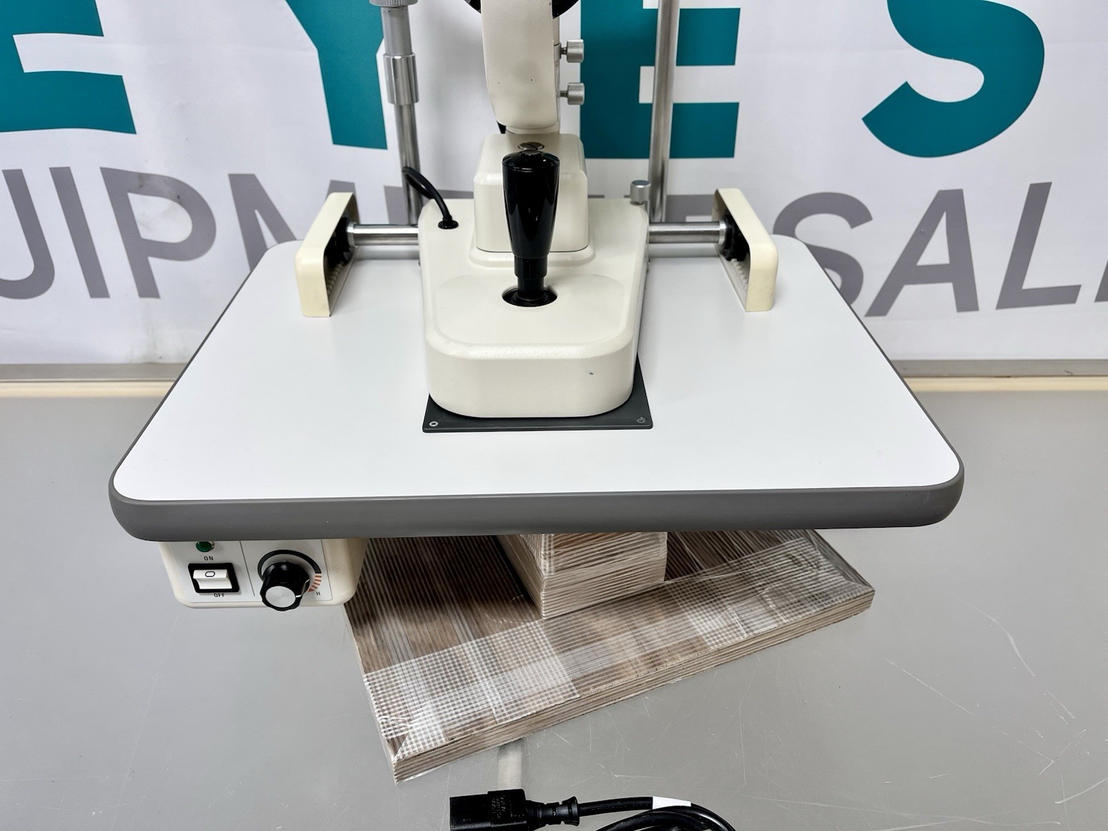 Topcon SL-4E Slit Lamp w/ CSO Z800 Tonometer