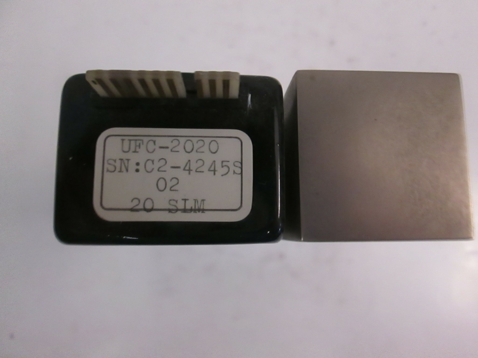 Unit UFC-2020 Mass Flow Controller, O2, 20 SLM, 1/4" MVCR, Used