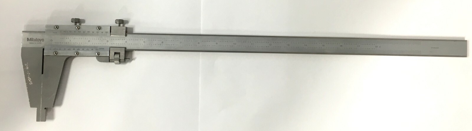 Mitutoyo 160-116 Vernier Caliper with Nib Style Jaws and Fine Adjustment, 0-18"