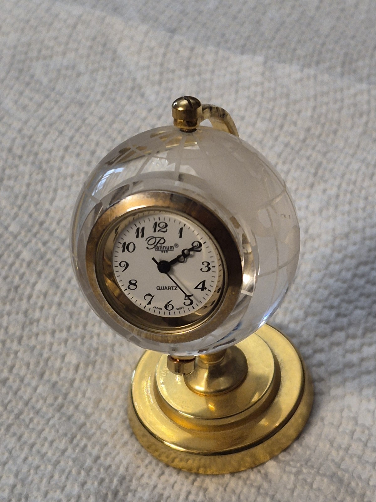 Crystal Etched Spinning Miniature Globe w/Clock Platinum Quartz Gold Toned Stand
