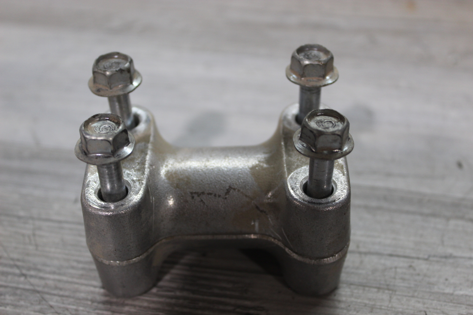 1985 Yamaha Badger 80 Yfm80 Handlebar Handle Clamp Mount