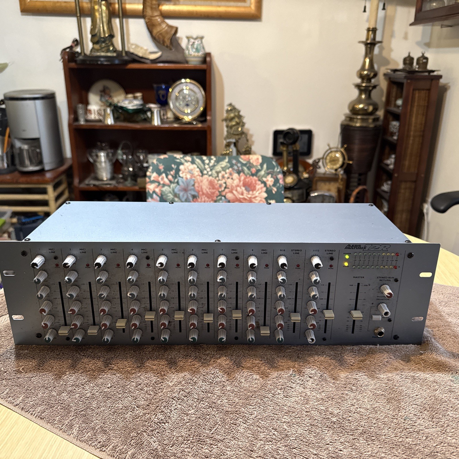 Alesis MultiMix 12R 12-Channel Rackmount Mixer