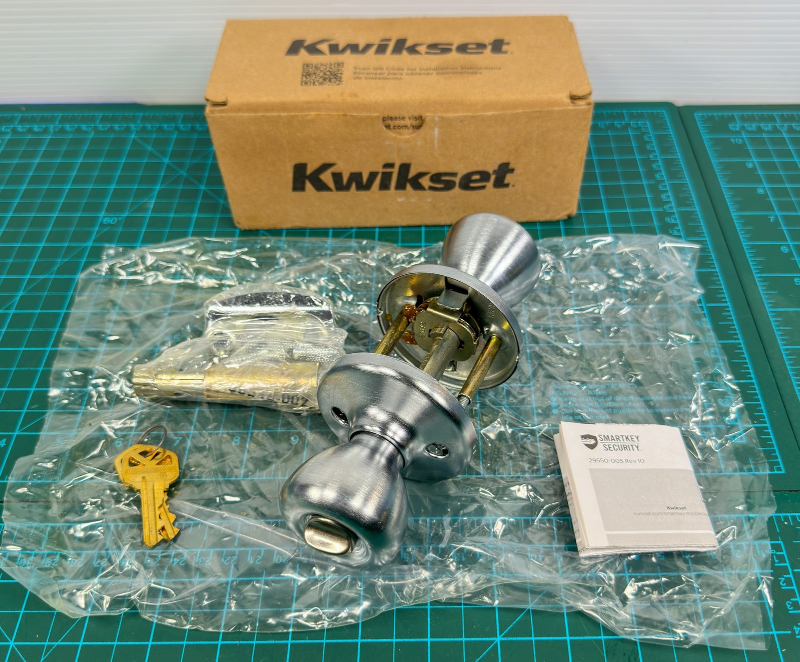 Kwikset 400T Entry Door Knob Locking Silver Satin Chrome SmartKey 94002-870