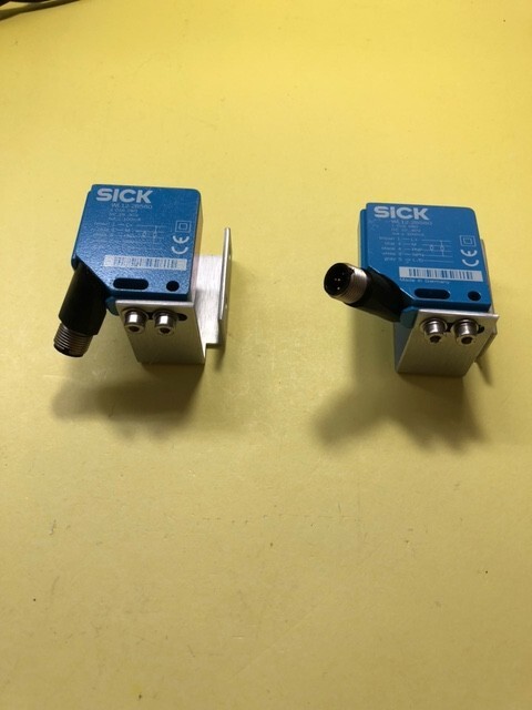 Lot of  2  ,SICK WL12-2B560 PHOTOELECTRIC SENSOR, with angled connector