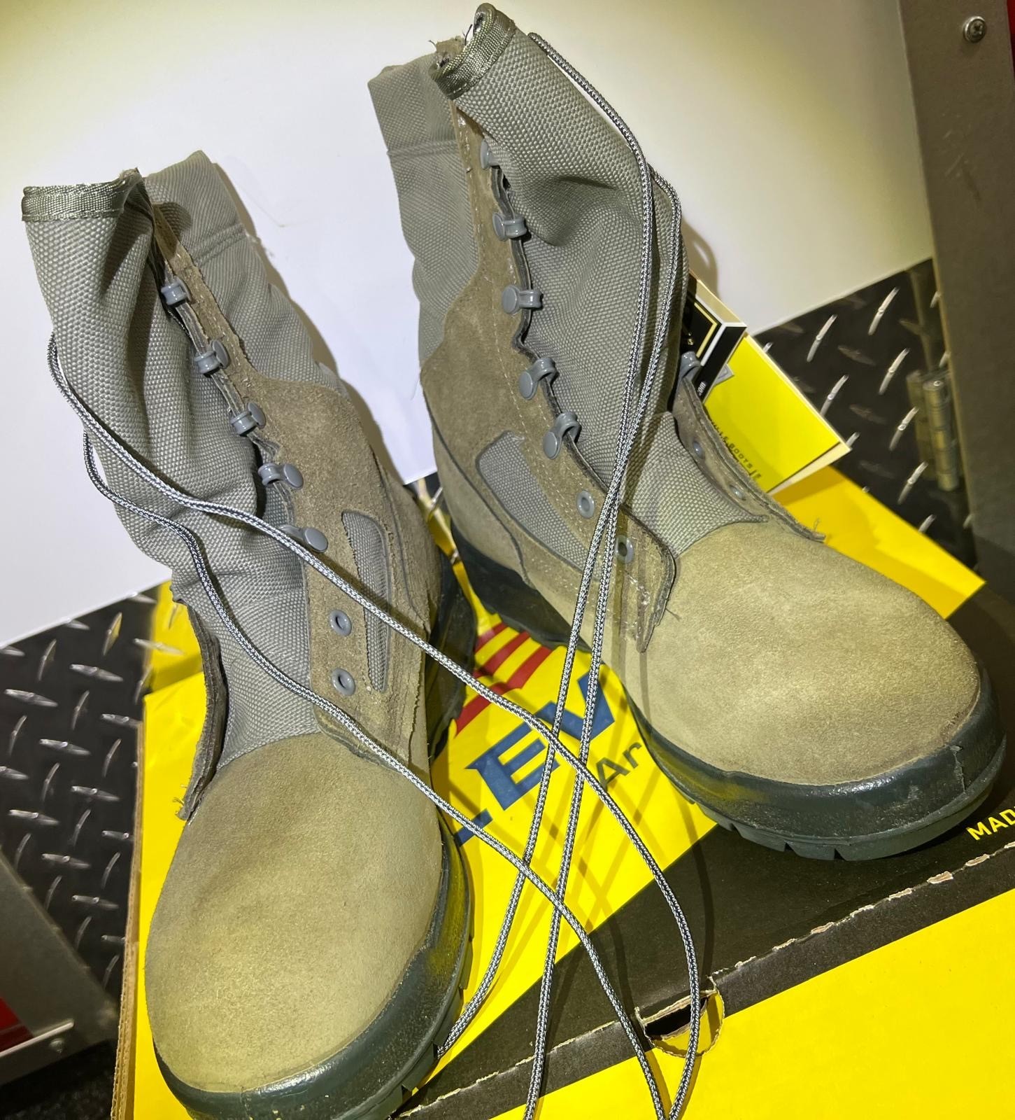 Belleville Tactical Combat Boots Coyote Tan Vibram Military Size 7 New