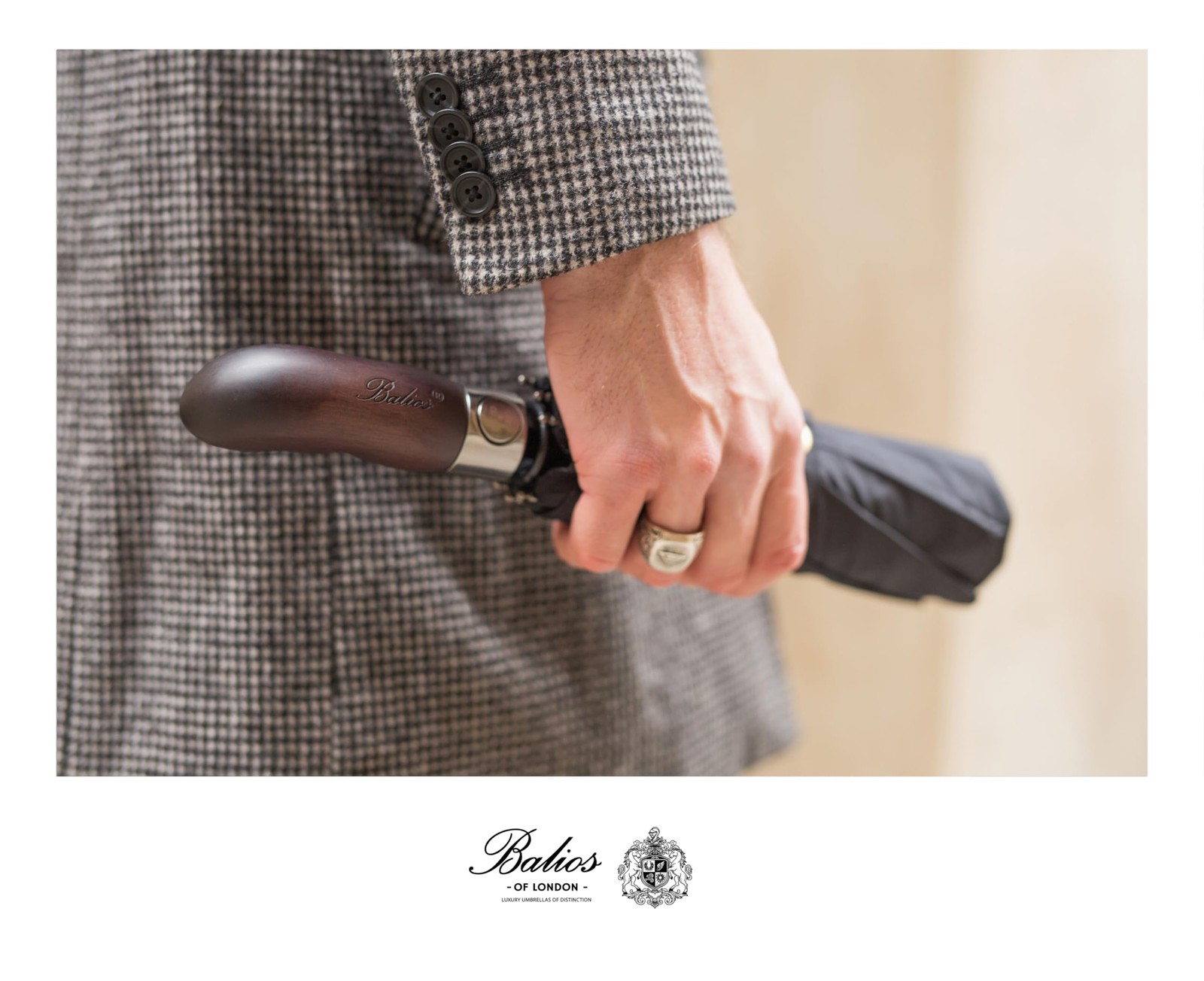 Travel Umbrella with Wood Handle | Auto Open, Close, Vented, Windproof Black