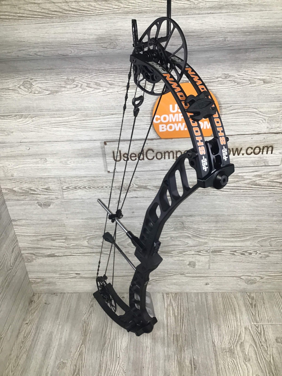 NEW IN BOX W/Warranty PSE Shootdown Pro E2 70# RH Black Target Bow