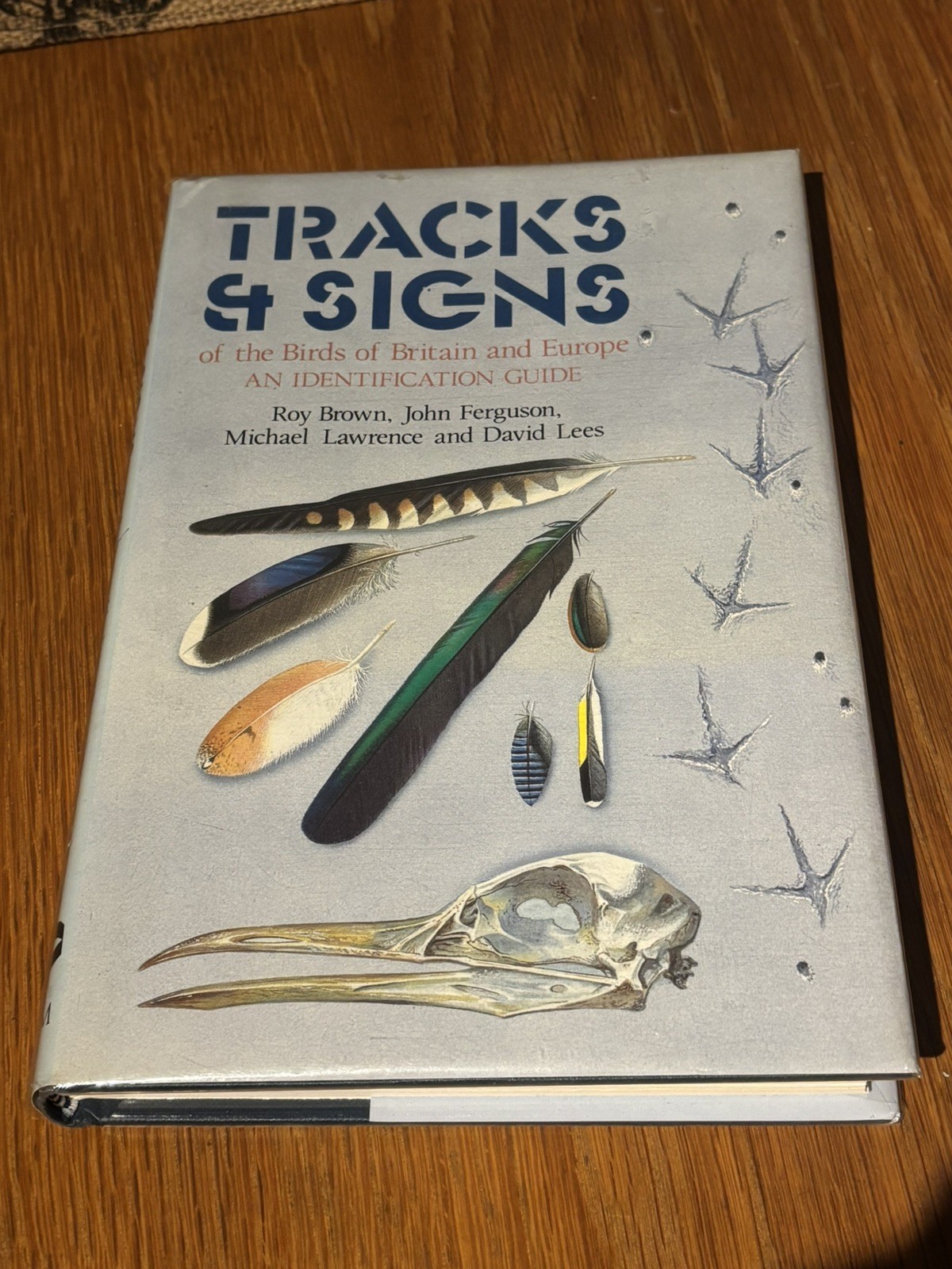Tracks and Signs of the Birds of Britain and Europe Identification Guide R Brown