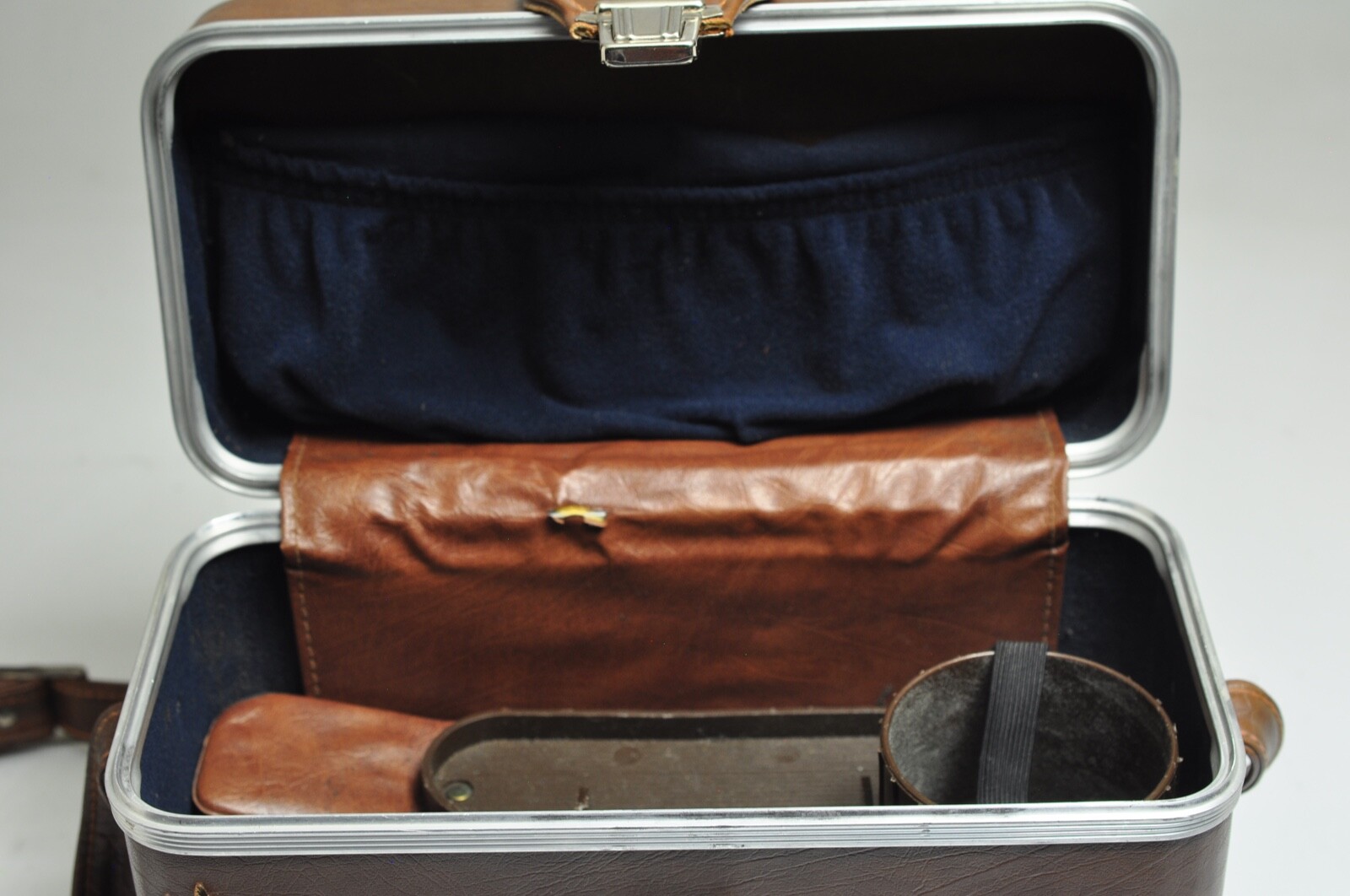 Vintage Camera Case, Vinyl case Shoulder strap- GC for age