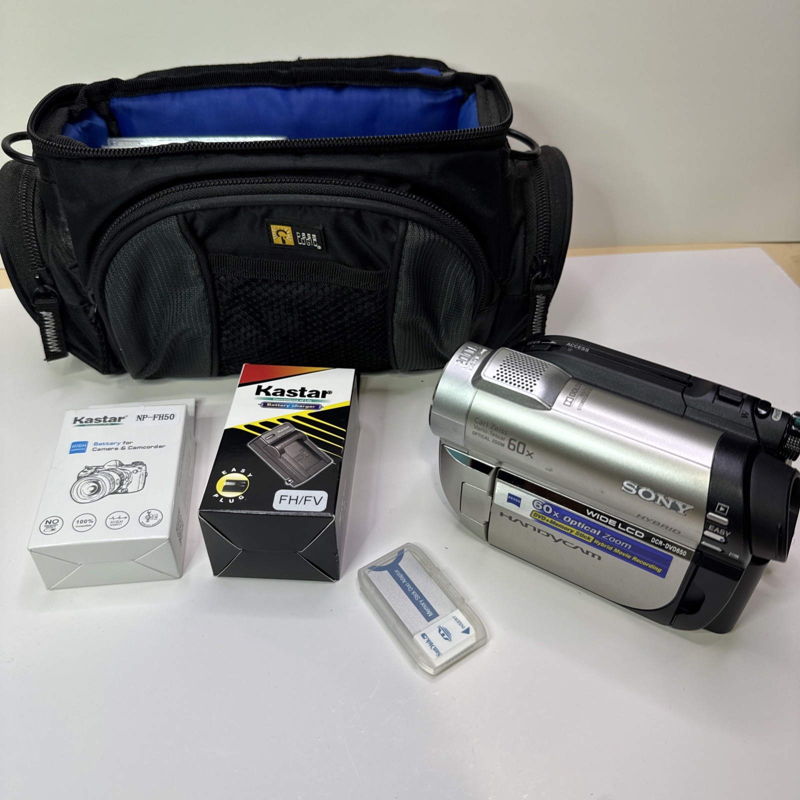 Sony DCR-DVD650 Mini DVD Handycam Camcorder