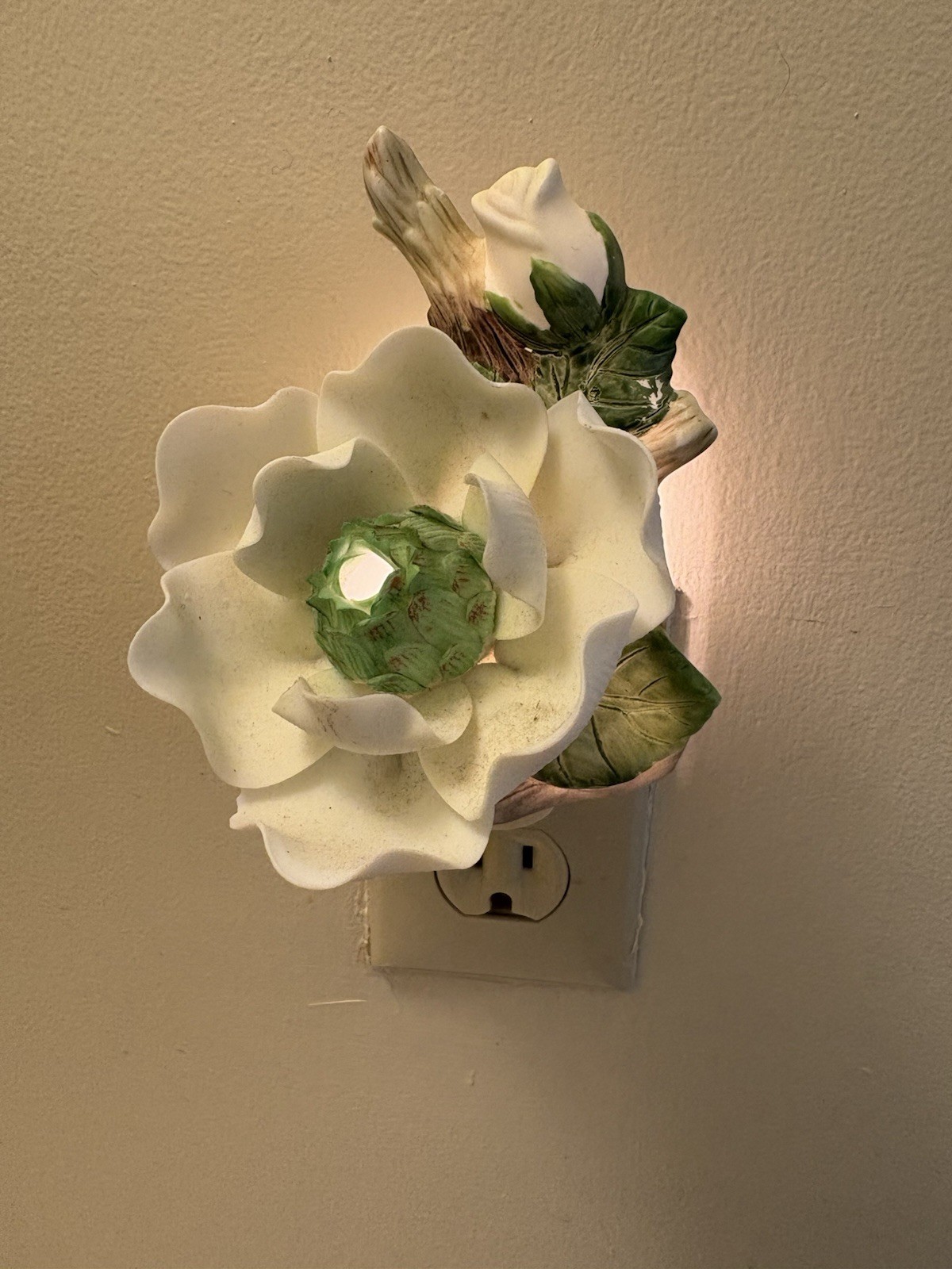 Magnolia Night Light Cover Porcelain Floral Design, Vintage 5” Unbranded Works