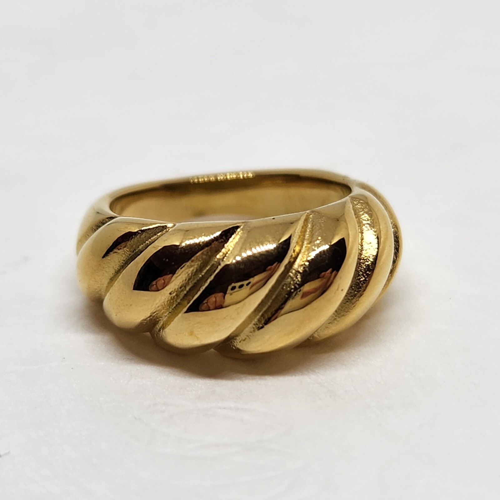 Fashion Ring Gold Tone Twist Shell Size 6.25