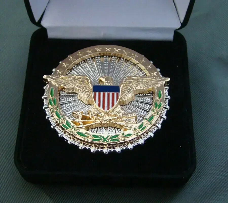 US MILITARY OFFICE OF THE SECRETARY OF DEFENSE METAL BADGE PIN Gift BOX Packagin