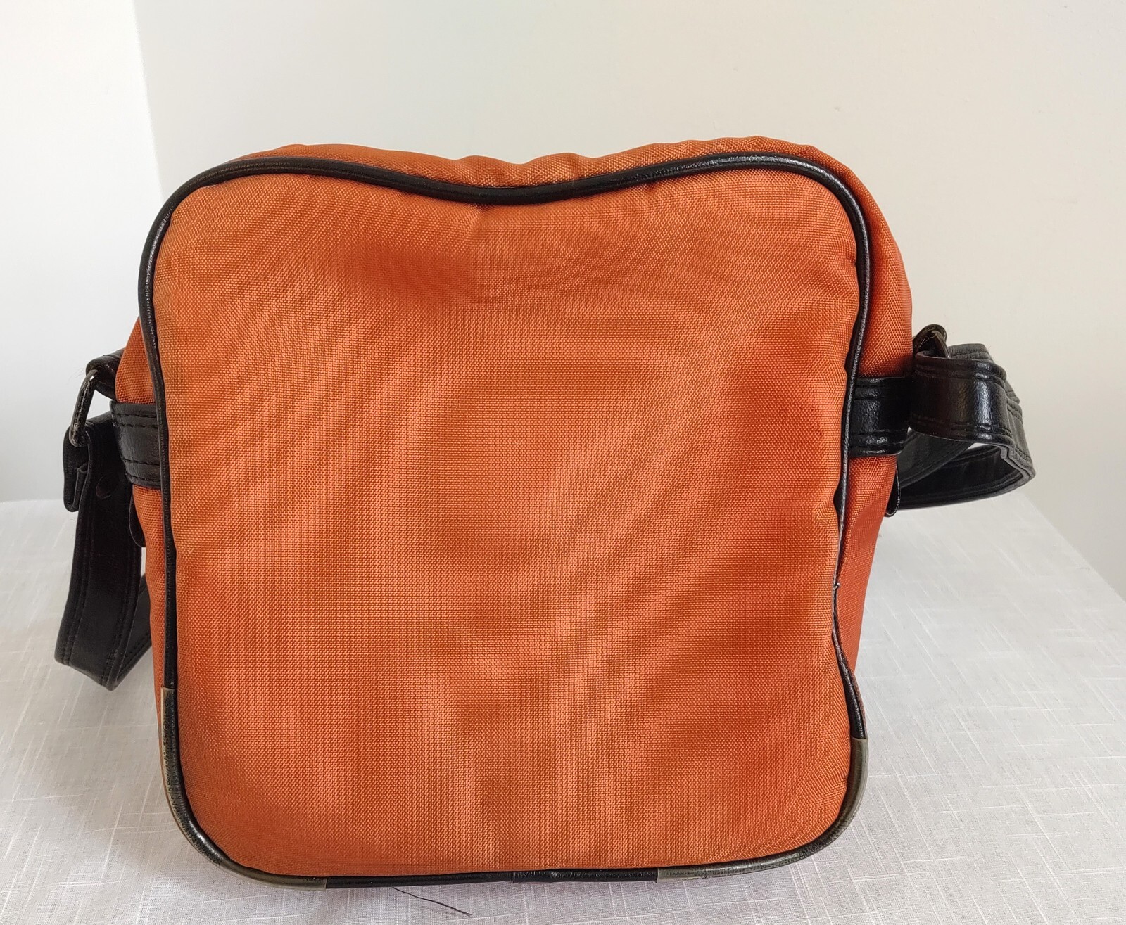 VINTAGE CAMERA BAG