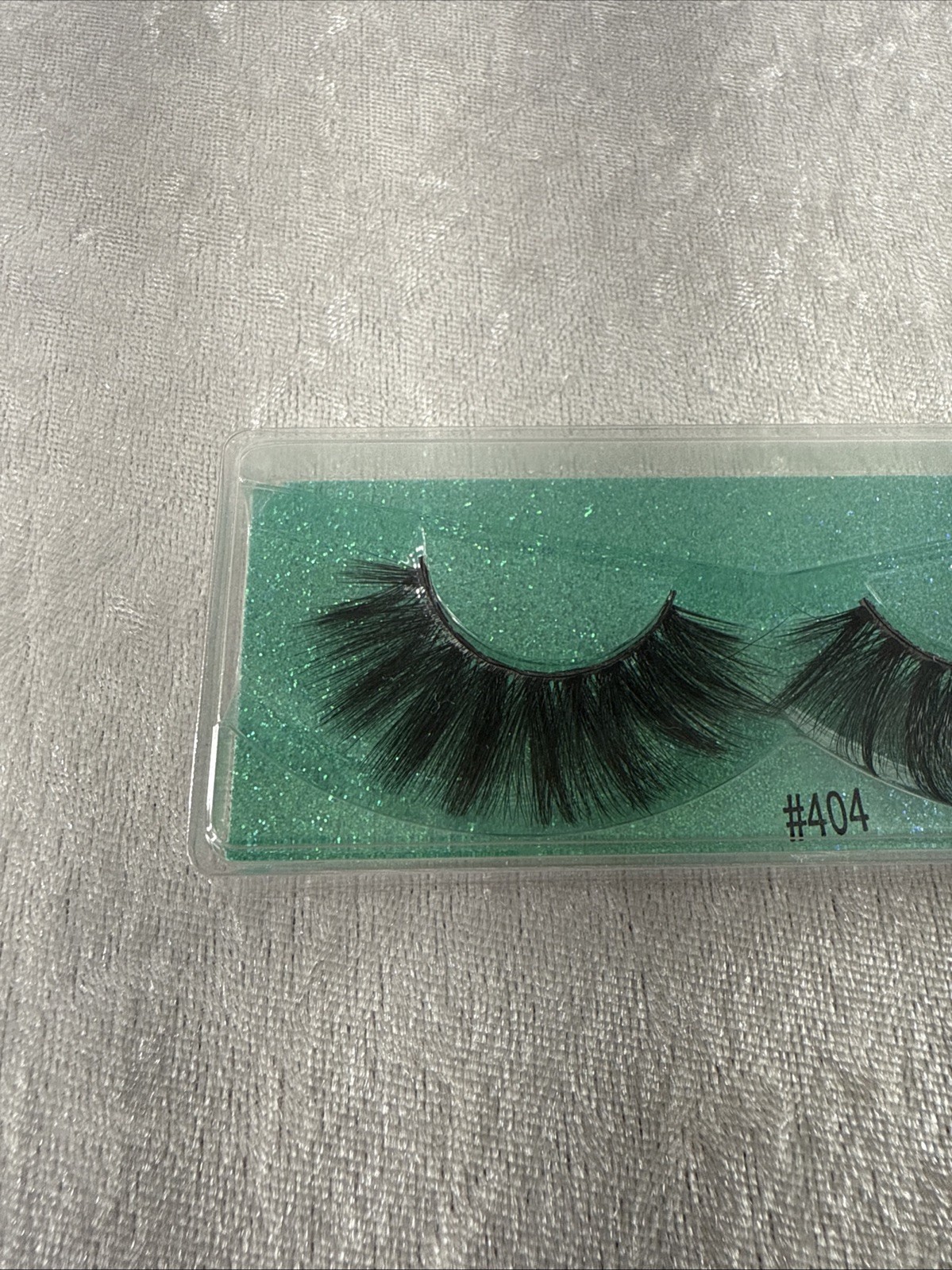 false eyelashes #404