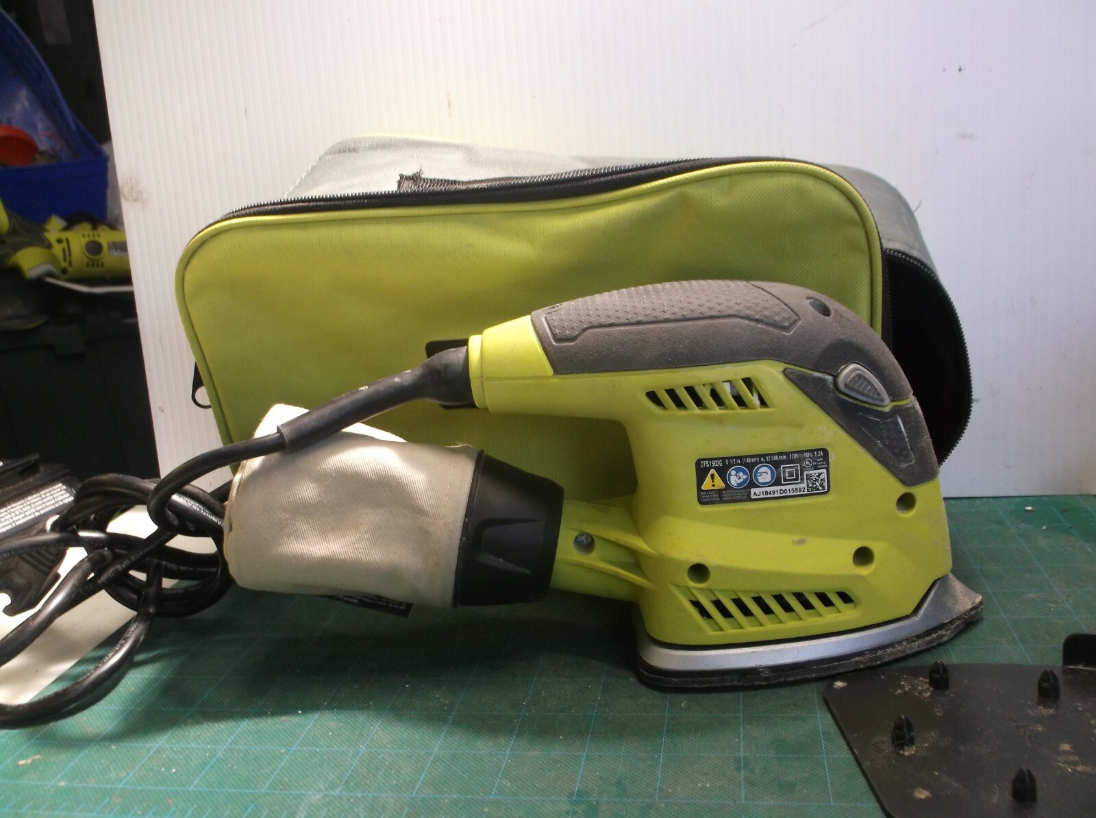 CFS1503G Ryobi 1.2 Amp 5.5" Corner Cat Finishing Sander W/Bag & Paper Punch