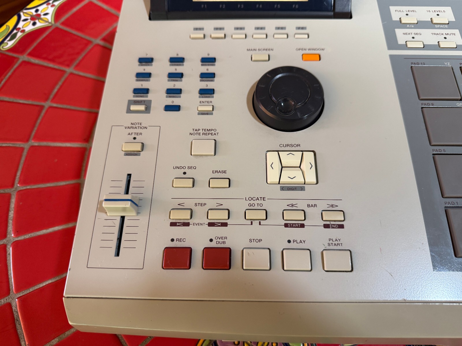 Akai MPC2000XL - EXCELLENT! New Pad Sensors!
