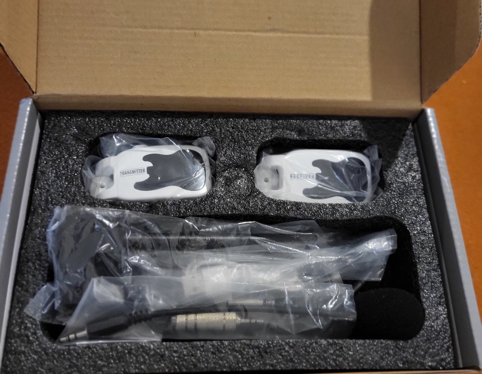 DevilClaw C-606 UHF Wireless Instrument Pickups For Various Instruments - White