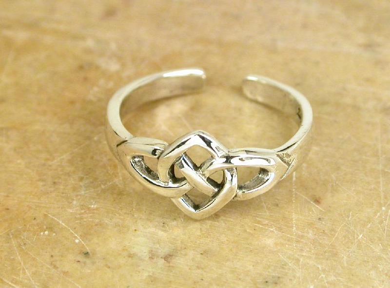 PRETTY STERLING SILVER CELTIC KNOT ADJUSTABLE TOE RING  style# tr26