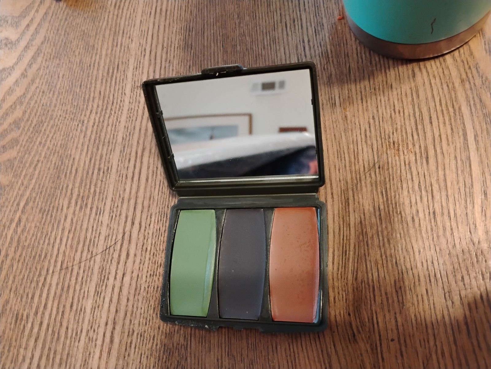 New Open Pkg Camo Compac Camouflage Makeup Kit