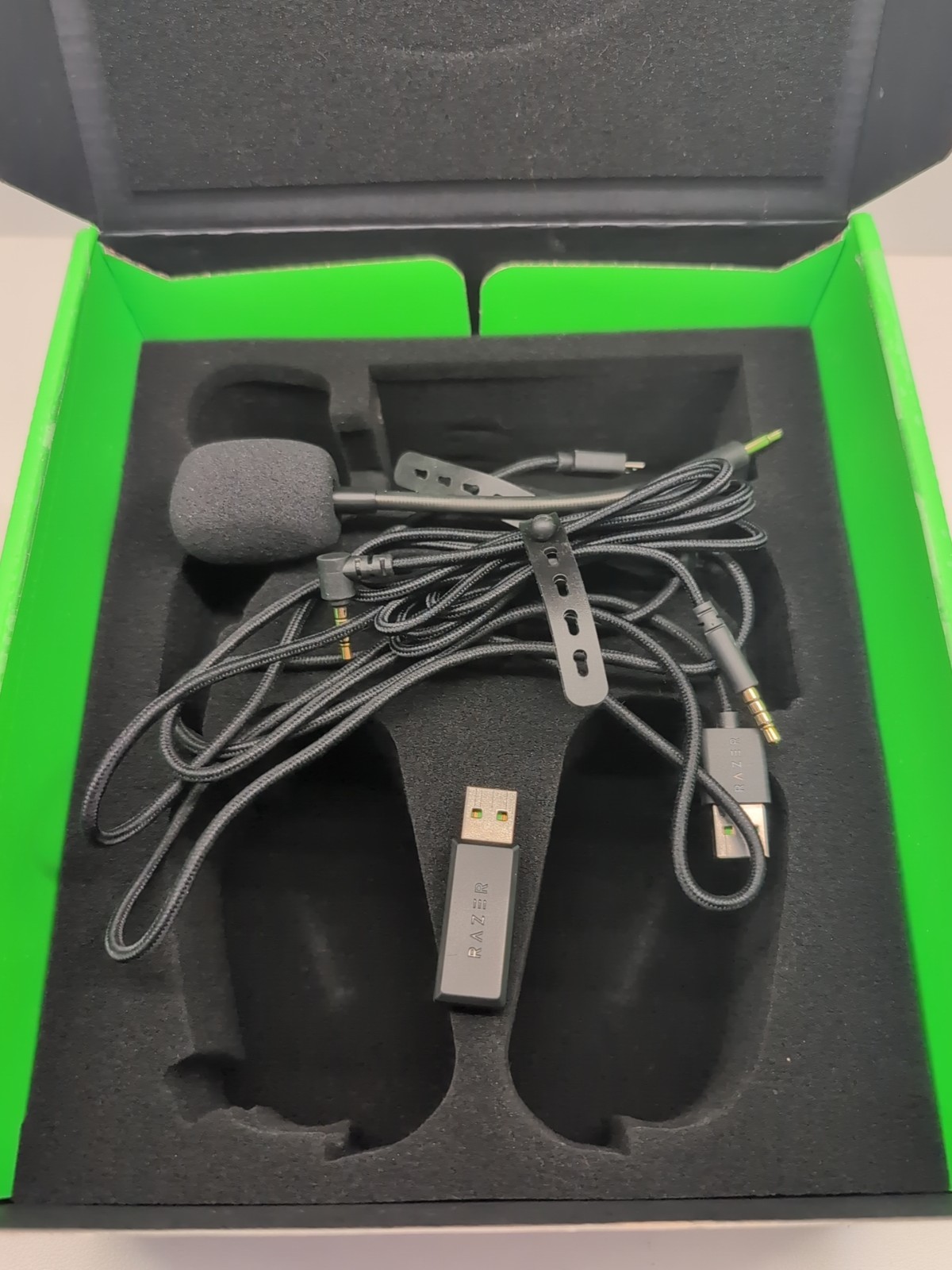 Razer BlackShark V2 Pro Wireless Gaming Headset (Pre 2023 Version) with box #15