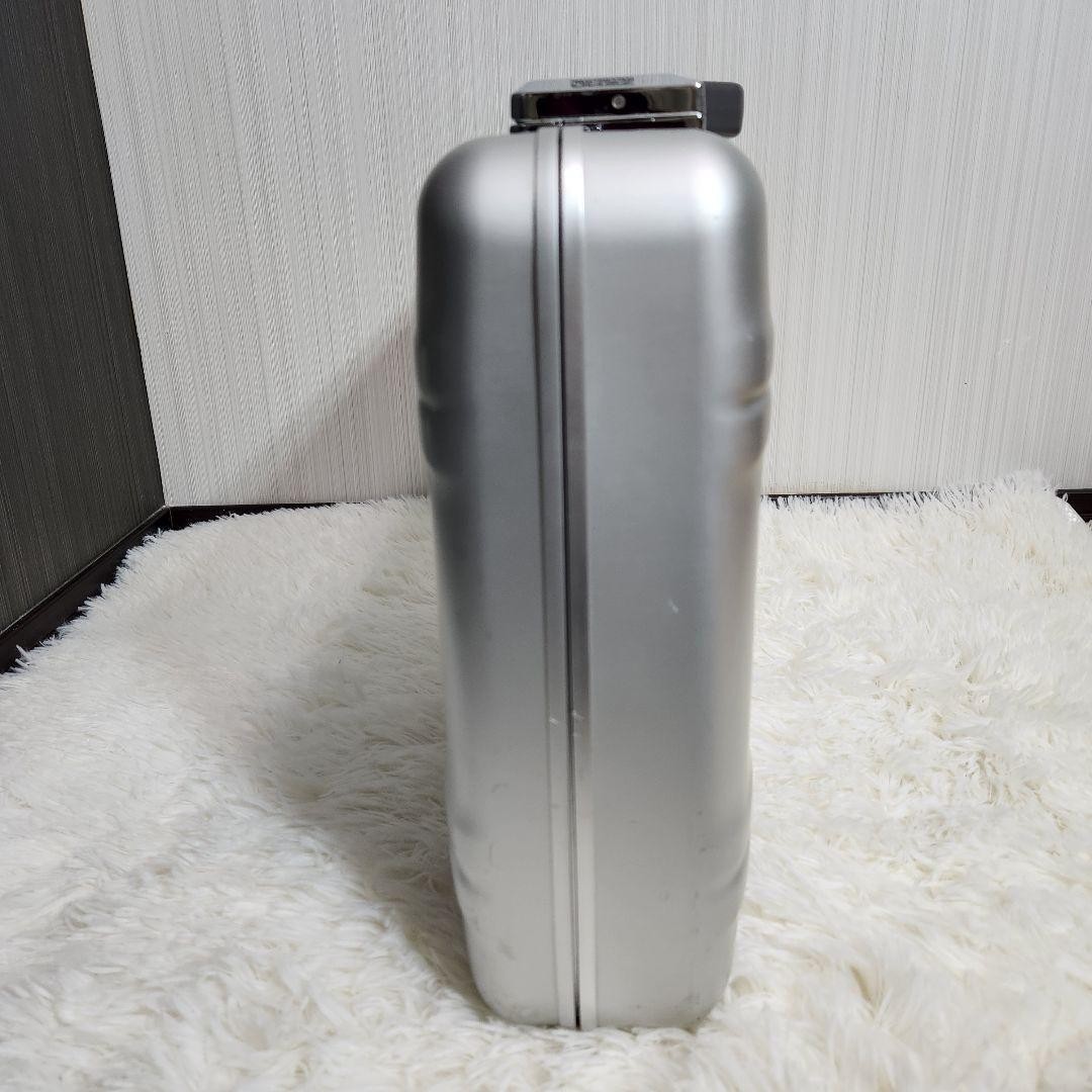 ZERO HALLIBURTON P2 Aluminum Attache Case Briefcase Silver USA