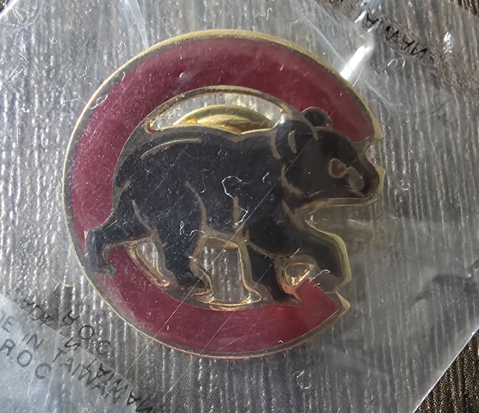 Chicago Cubs GOLD Crawling Cubbie Bear MLB Baseball Lapel Pin NEW IN PACKAGE