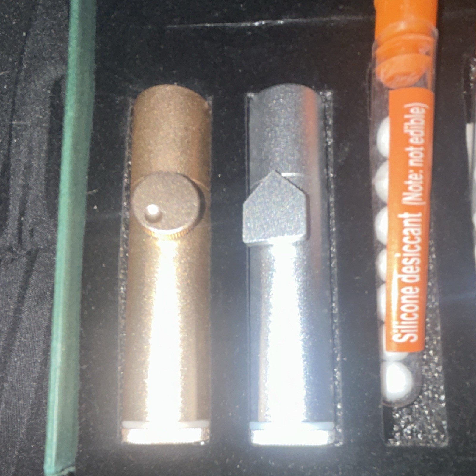 Silver & Bronze Set with Leak Proof Design dehumidification System Can Keep Dry.