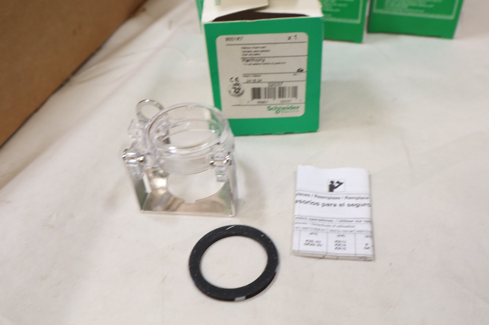 New Schneider Electric / Harmony 9001K7 Padlock Attachment for Push Buttons