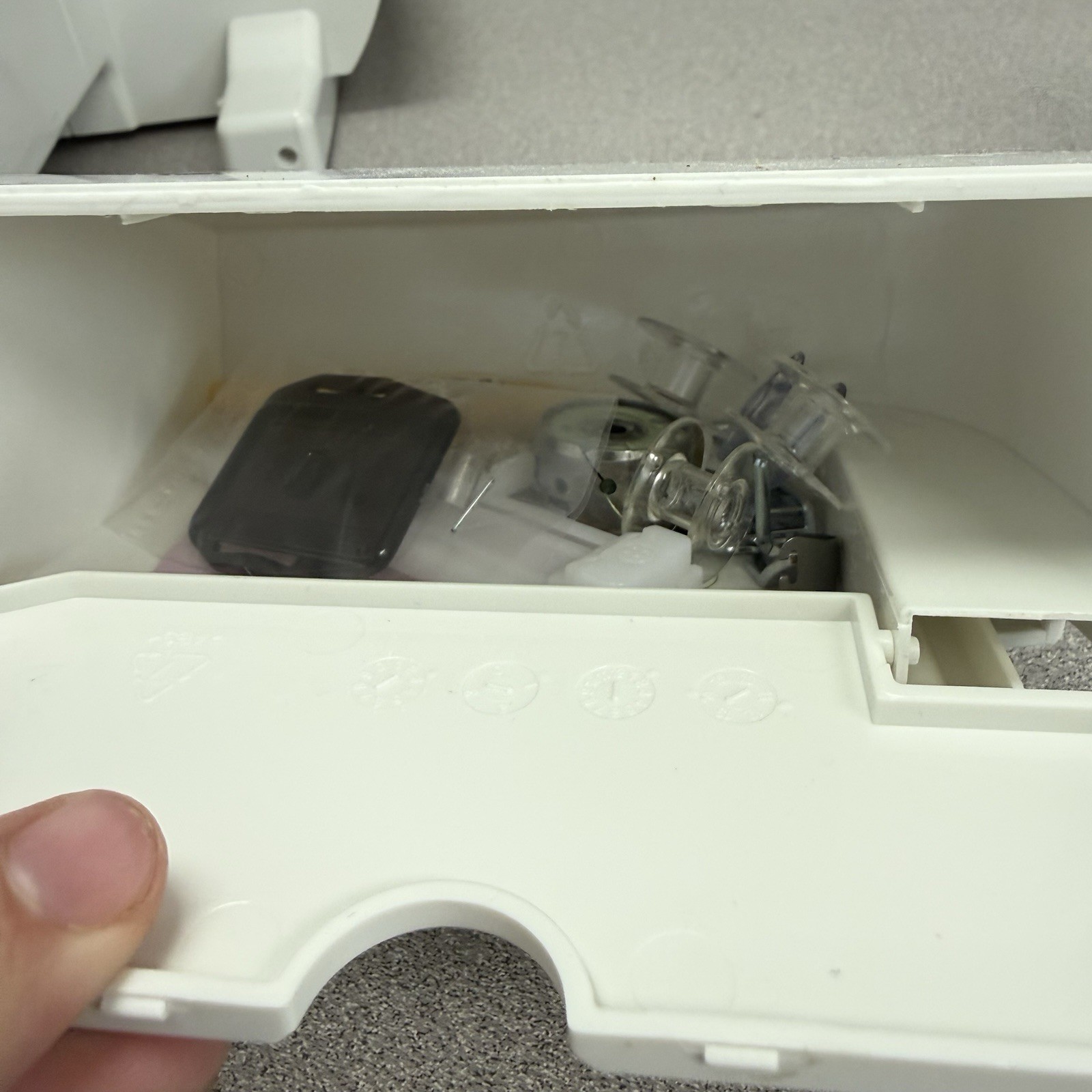 SINGER Simple 3232 Sewing Machine with Automatic Needle Threader