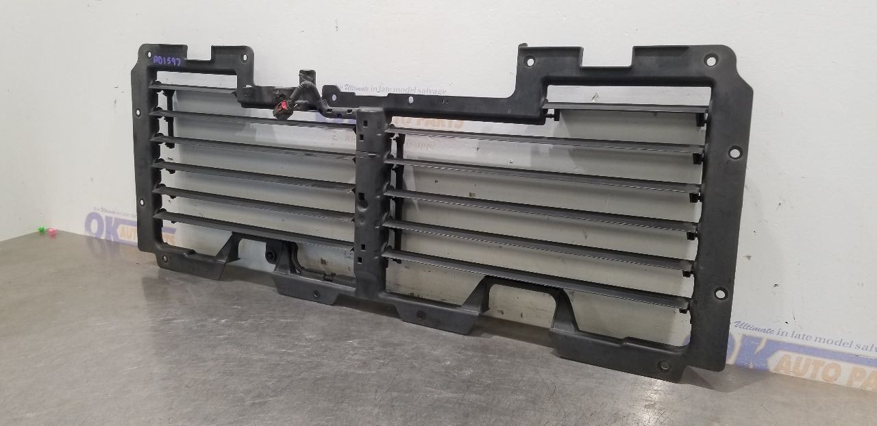 19 CHEVY SUBURBAN 1500 5.3L AIR SHUTTER ASSEMBLY