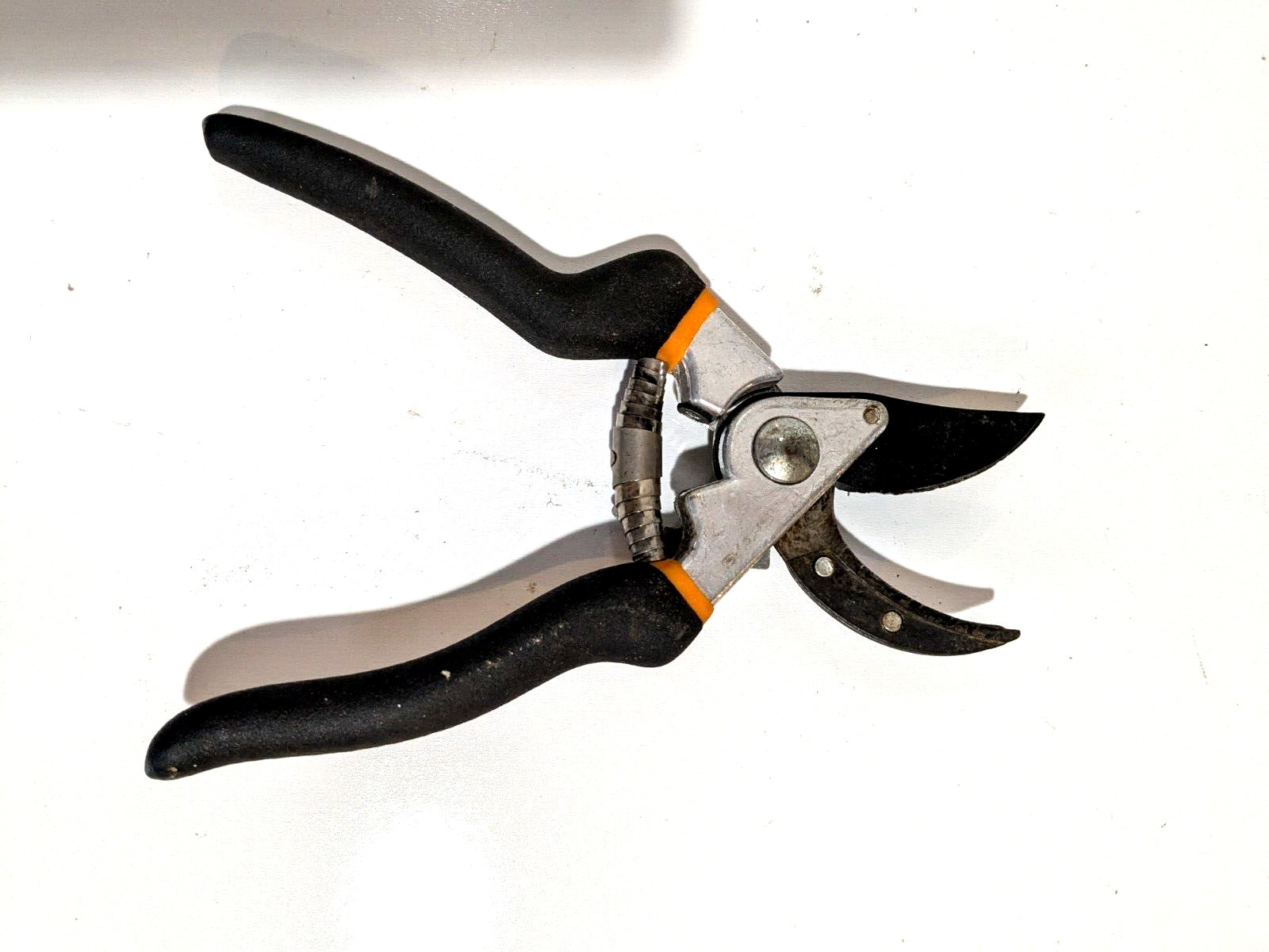 Fiskars Pruning Shears Cutter Gardening EA1213 Tool Cutting Shaper