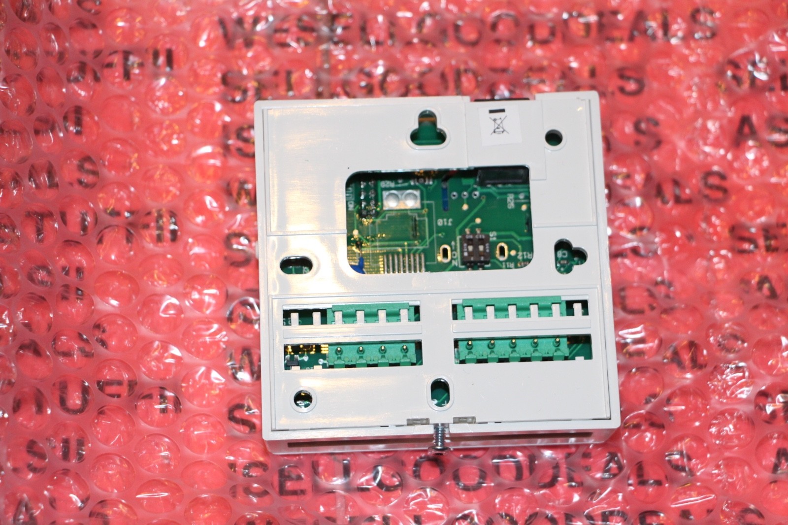 Johnson Controls HE-68N3-0N00WS Wall Mount Temperature Sensor, White New