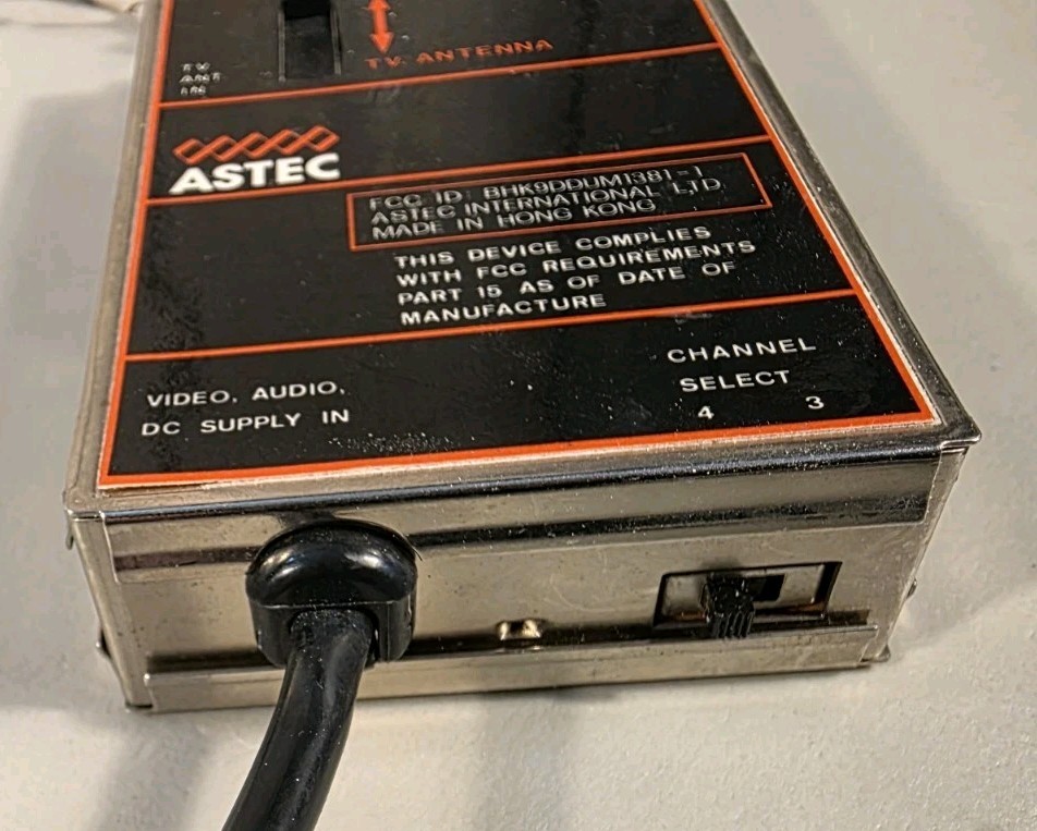 RF Adapter Video Modulator UM 1381-1 TI-99 / 4A for Texas Instruments Computer