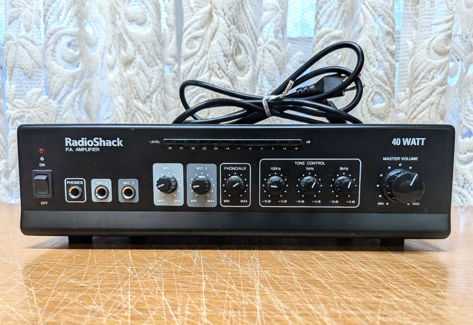 REALISTIC 32-2054 P.A. AMPLIFIER 40 WATT W/POWER CORD