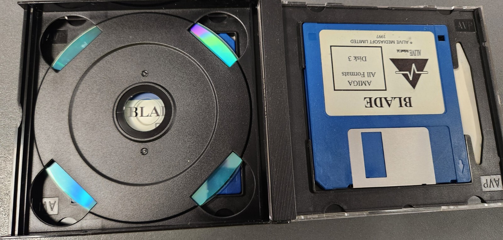 Vintage 1997 Commodore Amiga CD & 4 Floppy Disk Alive Medisoft Limited RARE
