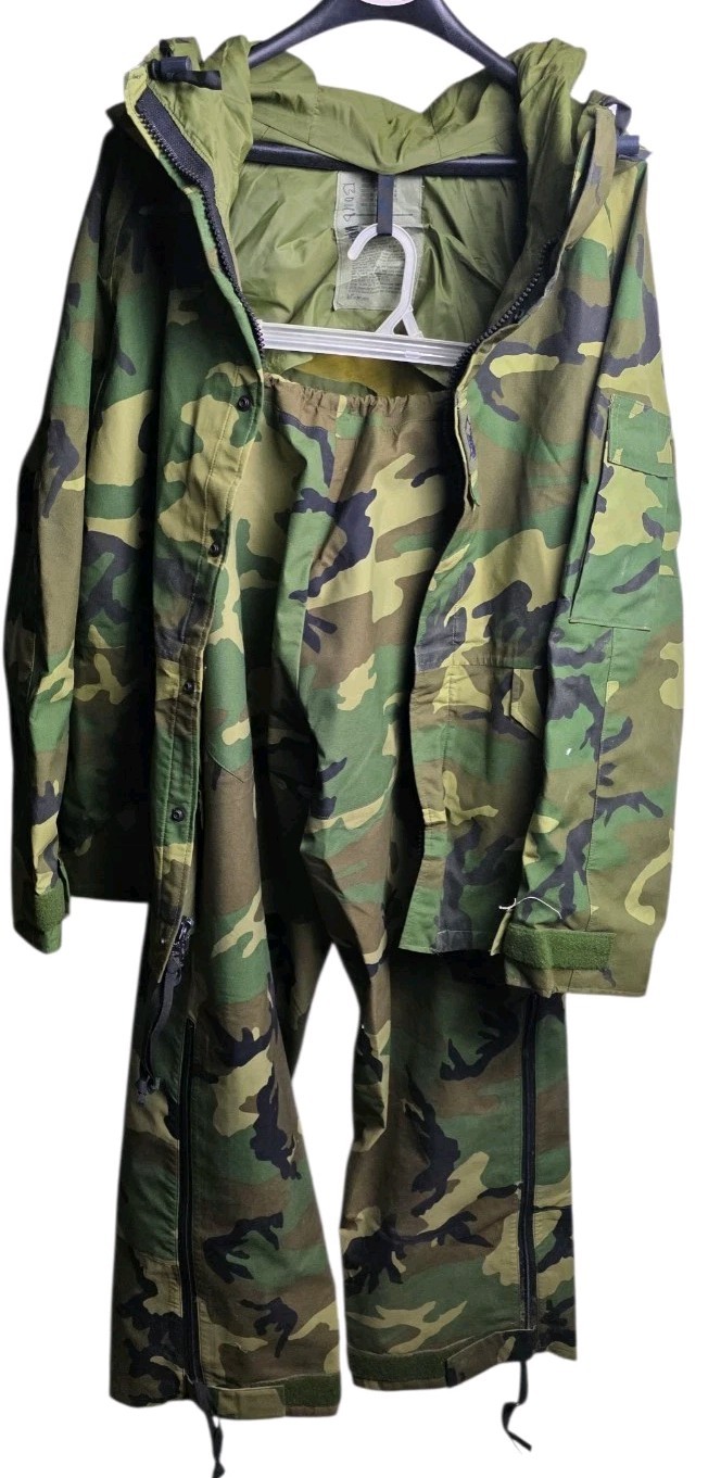 US Military Cold Weather Parka/Pants Men Med-Sm Tennessee Apparel Woodland Camo