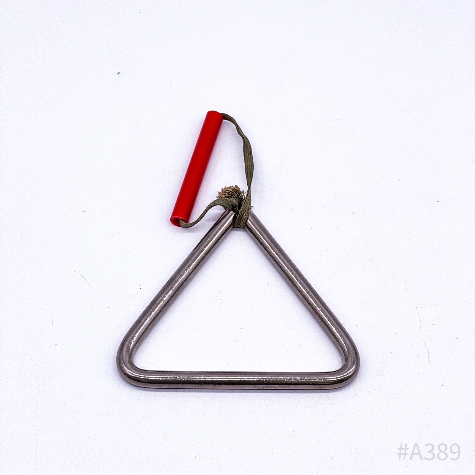 Triangle with Metal Loop, without Mallets (10.5 x 9.5 cm)
