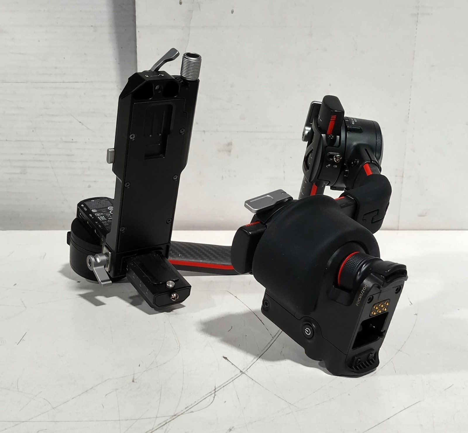 DJI RS 2 P02 High-Performance 3-Axis DSLR & Cinema Camera Stabilizing System