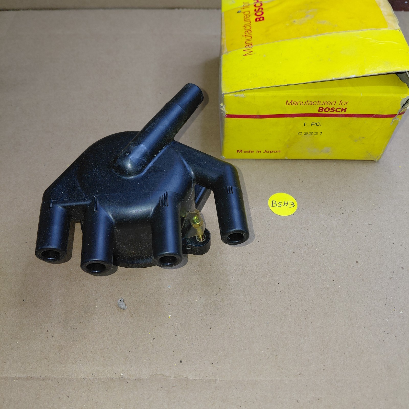 BOSCH 03221 Distributor Cap for 1984 1985 Honda Accord 1.6L 1.8L NOS