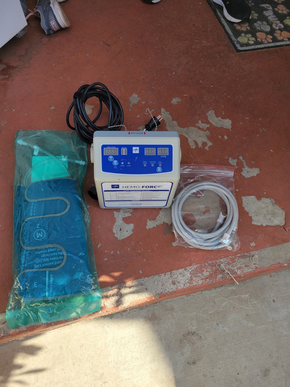 Medline Hemo-Force MDS600PORT DVT Pump with Leg Sleeves