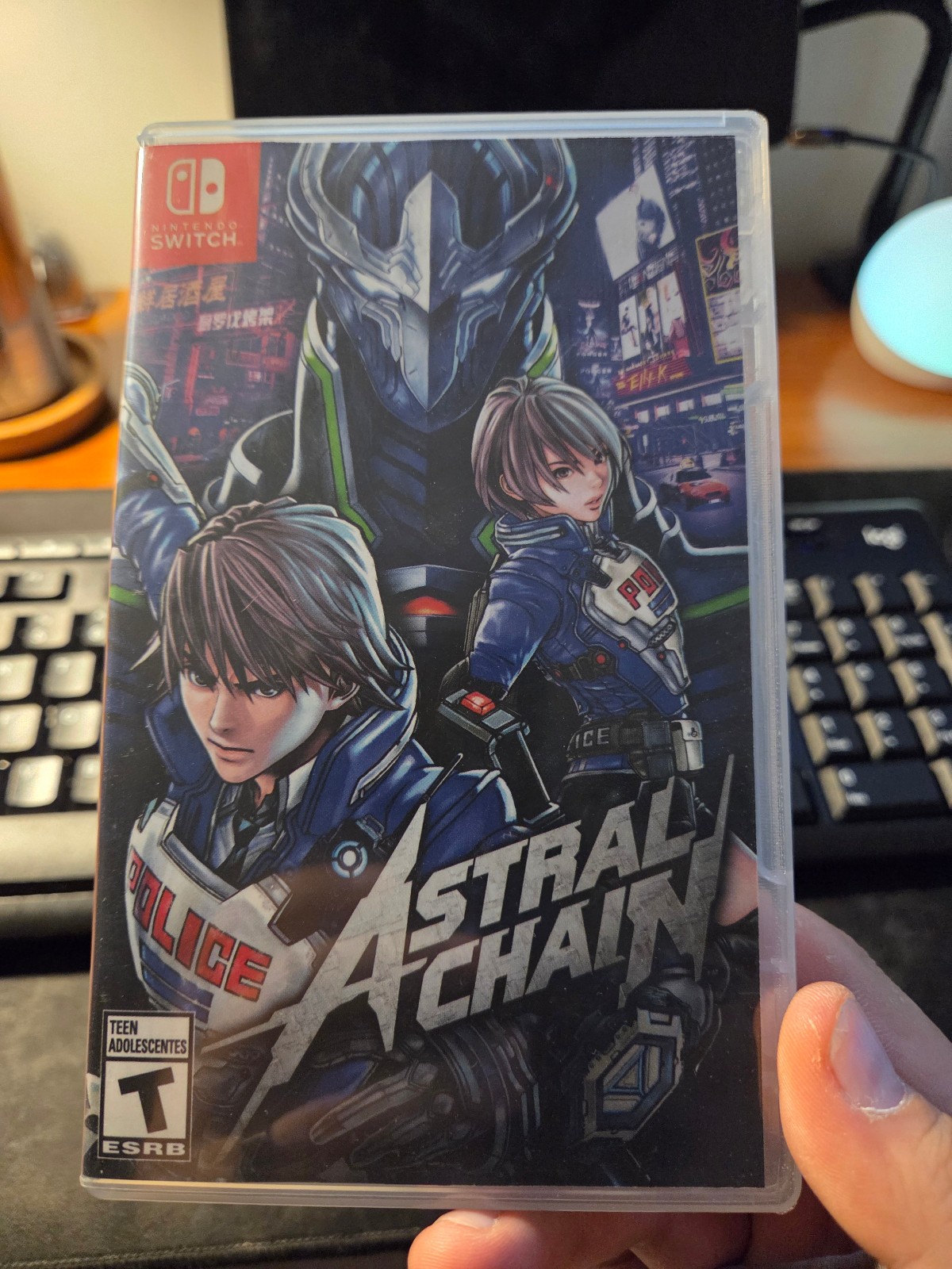 Astral Chain - Nintendo Switch CASE ONLY