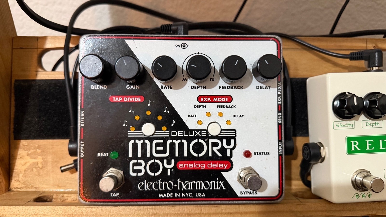 Electro-Harmonix Deluxe Memory Boy Analog Delay Guitar Pedal