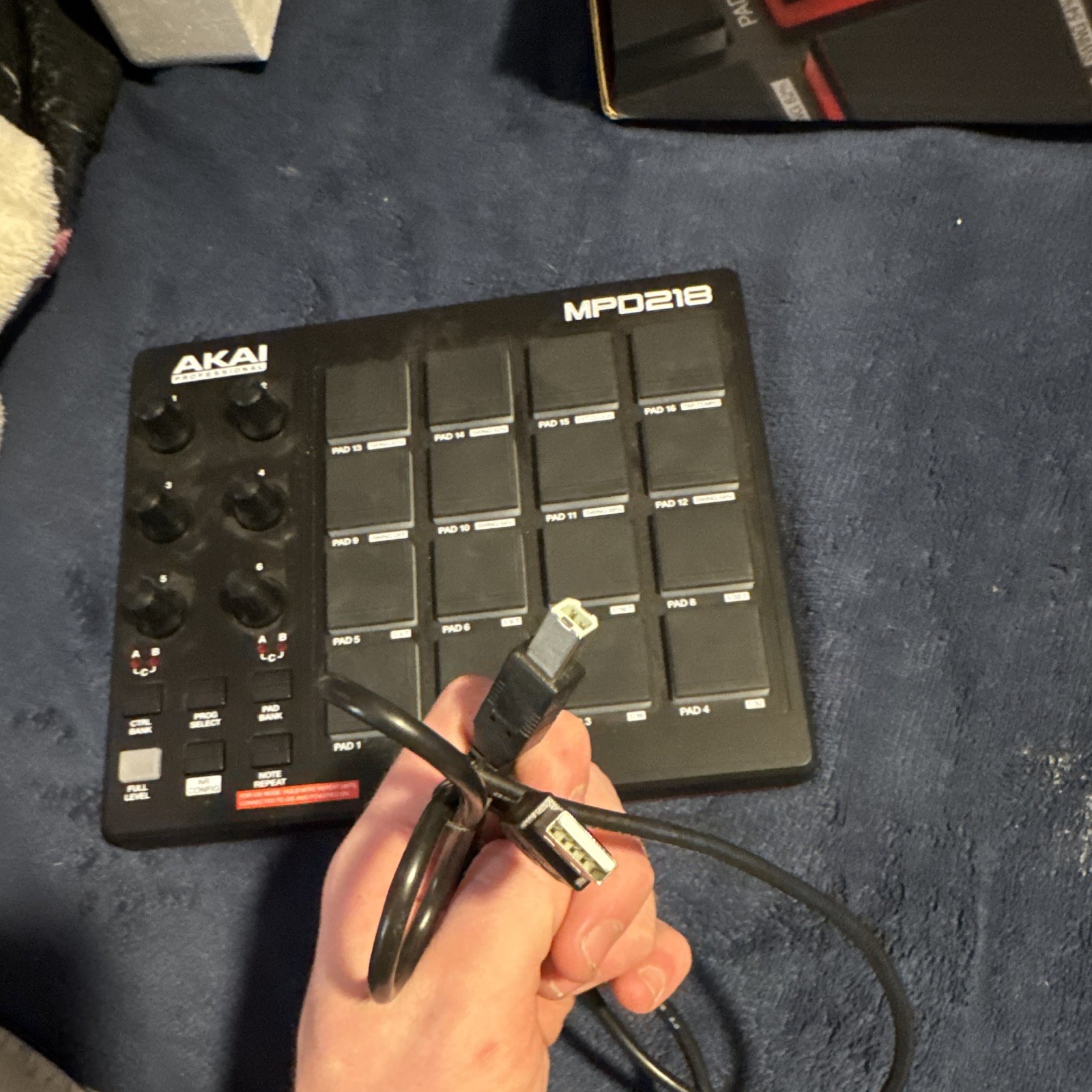 Akai Professional MPD218 MIDI Pad Controller 16 Pads USB w/ Box & Manuals