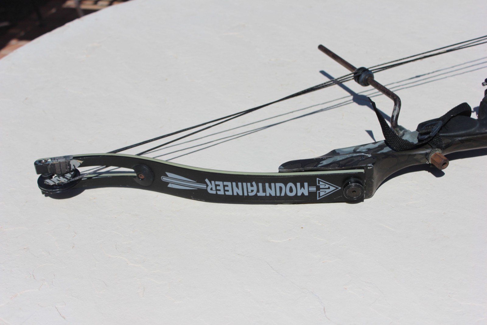 Vintage MOUNTAINEER Compound Bow Archery RT Hand