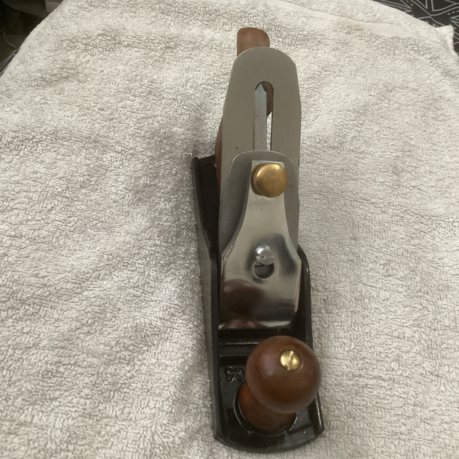 Spear & Jackson No 4 Smoothing Plane In Good Cond.Small  Chip at top of handle.