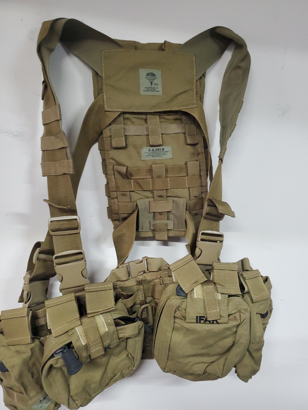 S.O TECH MEDICAL ASSAULT HARNESS CHEST RIG w/ HYDRATION CARRIER RACK FLICK Khaki